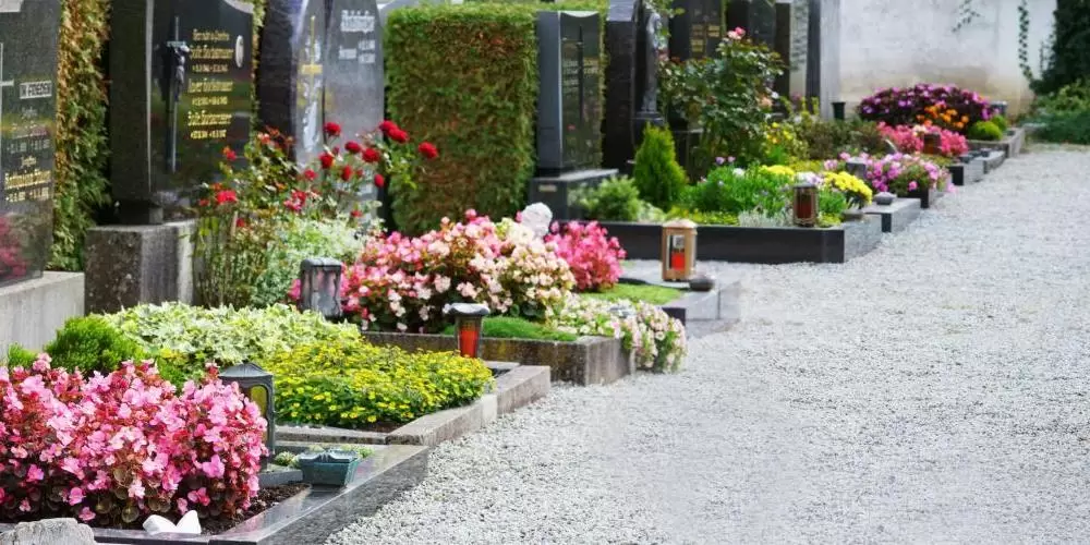 Comment restaurer et valoriser son patrimoine funéraire à moindre cout ?